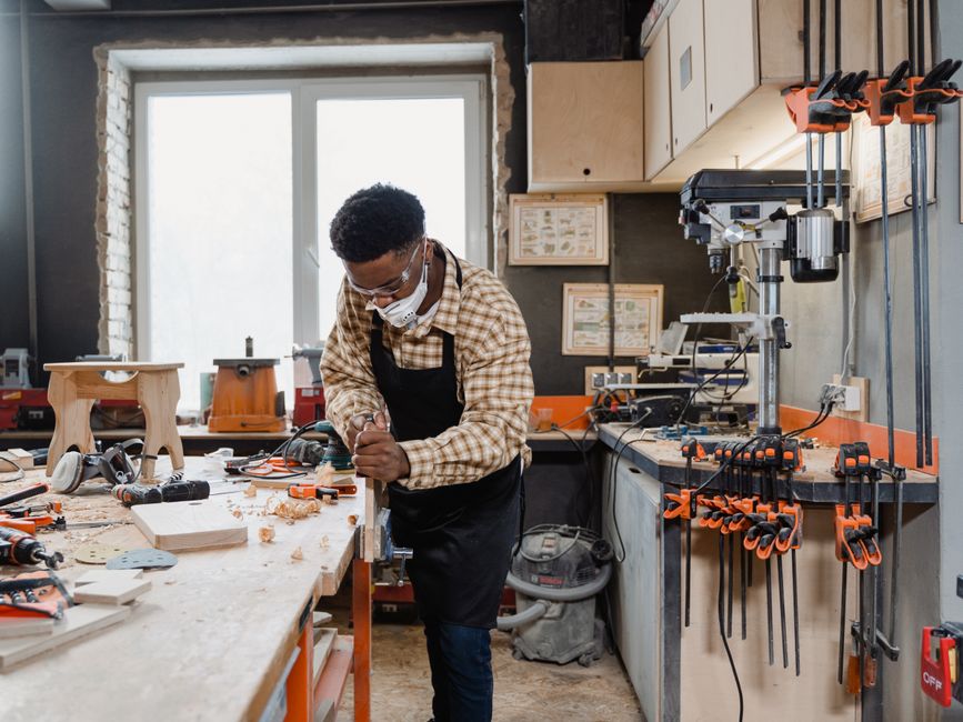 Fixer un plan de travail sans l'abîmer